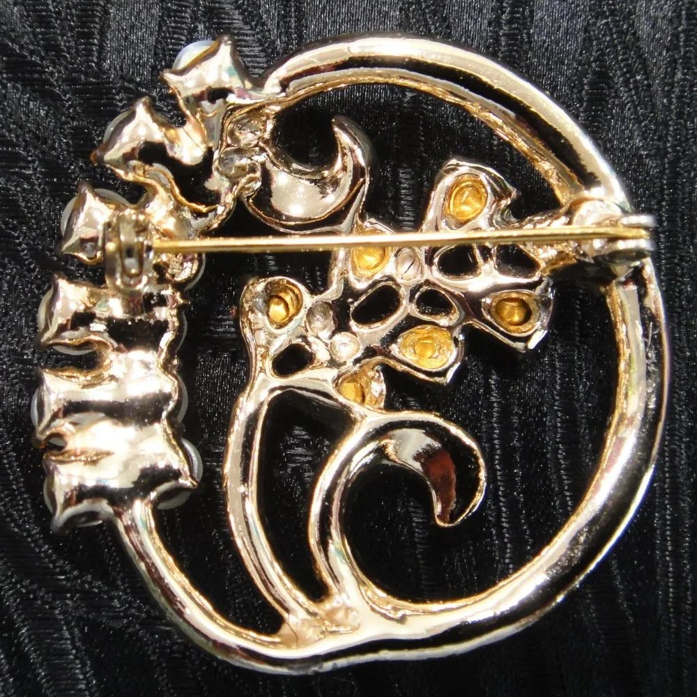 VTG Circle Brooch - Picture 5 of 6